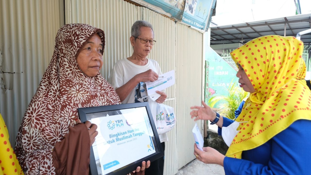 PIKK PLN UID Sulselrabar Salurkan 25 Bingkisan untuk Lansia Dhuafa 2 PIKK PLN UID Sulselrabar Salurkan 25 Bingkisan untuk Lansia Dhuafa