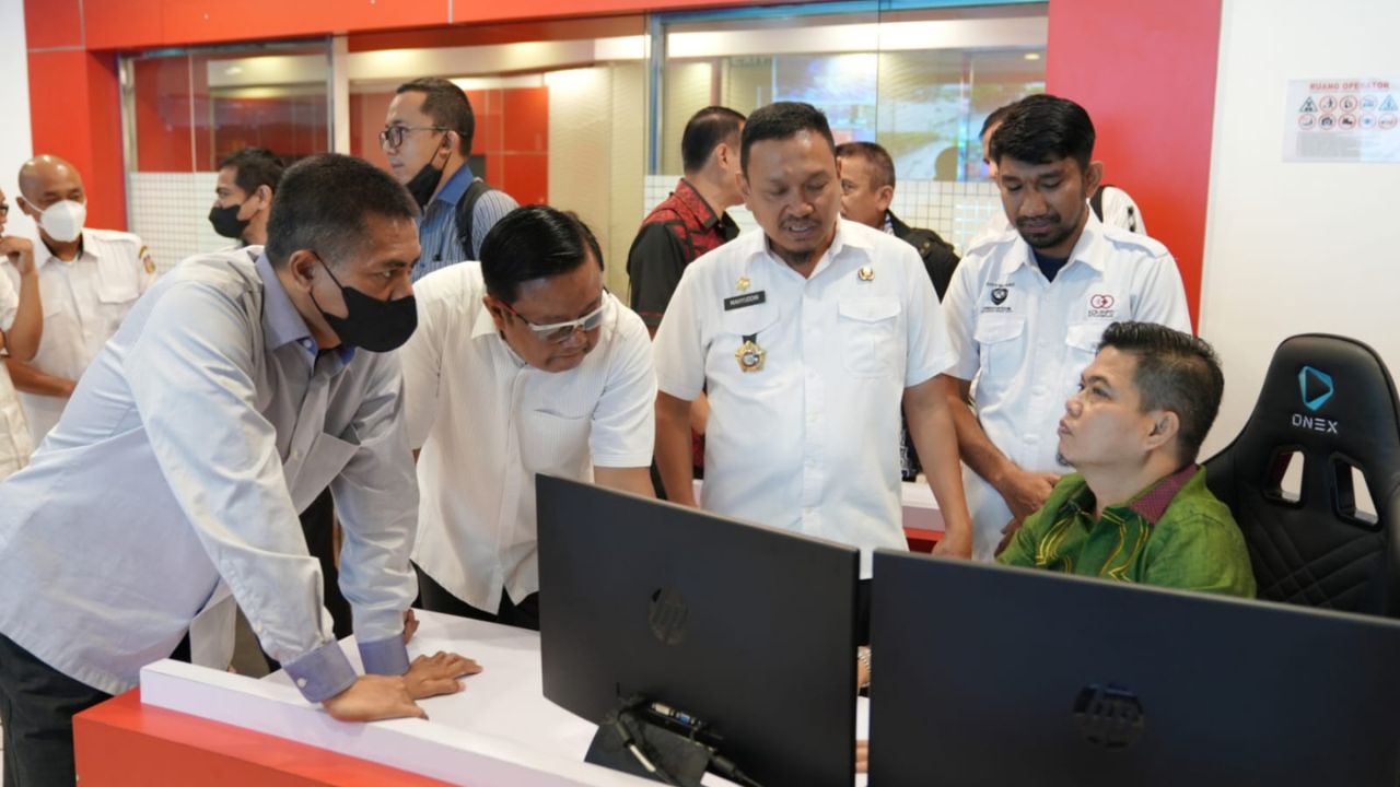 Kunjungi Command Center Pemkot Makassar, Wakil Ketua DPRD Jabar Puji Layanan Gratis NTPD 112