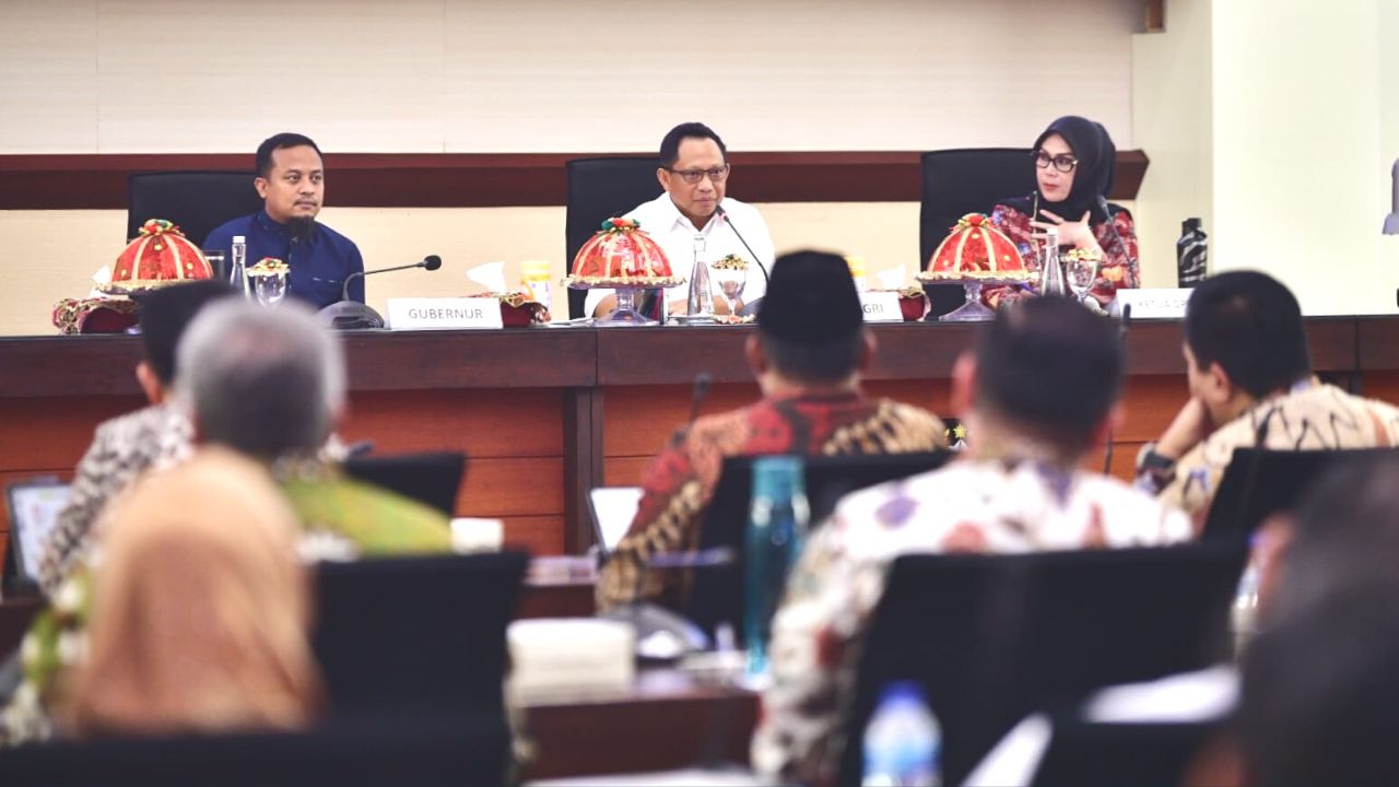 Di Hadapan Mendagri, Gubernur Andi Sudirman Paparkan Program Penanganan Inflasi di Sulsel 3 Di Hadapan Mendagri, Gubernur Andi Sudirman Paparkan Program Penanganan Inflasi di Sulsel
