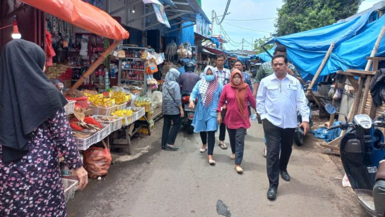 Dirut Perumda Pasar Karya Sidak Pasar Cendrawasih, Ini Keluhan Pedagang 7 Sambangi Pedagang Pasar Cendrawasih, Ichsan: Beri Sentuhan Hati Para Pedagang