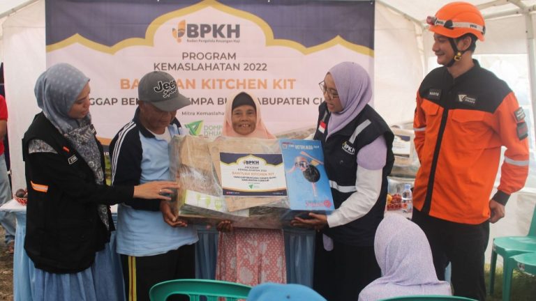 BPKH - Dompet Dhuafa Distribusikan Bantuan Alat Dapur Bagi Penyintas Gempa Cianjur