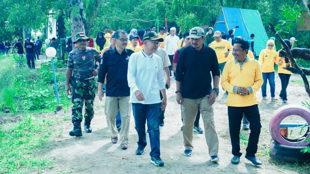 Hari Peduli Sampah, Bupati Jeneponto Sasar Titik Sampah di Hutan Mangrove Tarusang