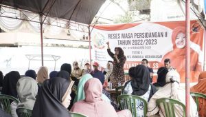Reses di Antang Risfayanti Komitmen Perjuangkan Penyelesaian Jalan dan Banjir