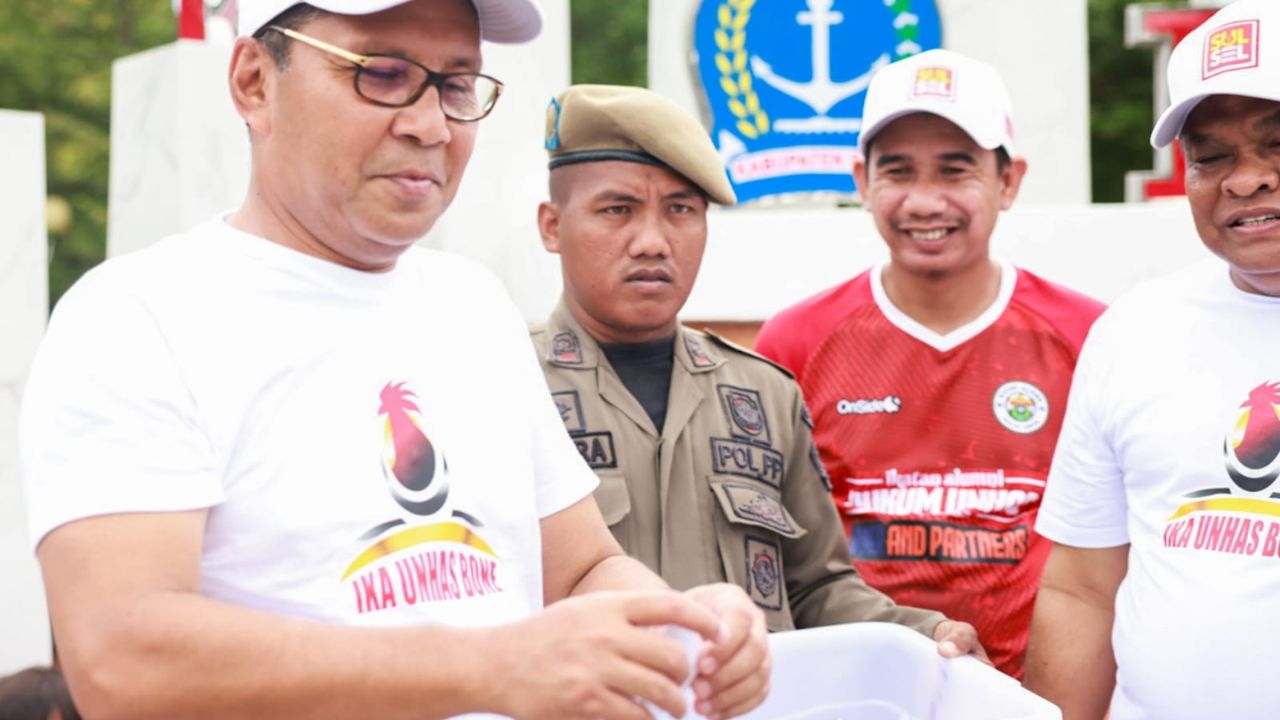 Buka Musda IKA Unhas Bone, Danny Titip Pesan Utamakan Kolaborasi dan Komunikasi 2 Buka Musda IKA Unhas Bone, Danny Titip Pesan Utamakan Kolaborasi dan Komunikasi