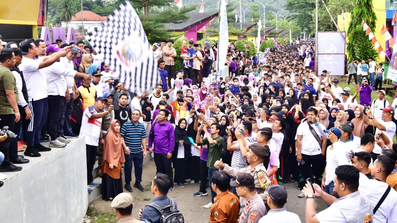 Gubernur Andi Sudirman Bersama Masyarakat Jalan Sulsel Anti Mager di Enrekang 2 Gubernur Andi Sudirman Bersama Masyarakat Jalan Sulsel Anti Mager di Enrekang