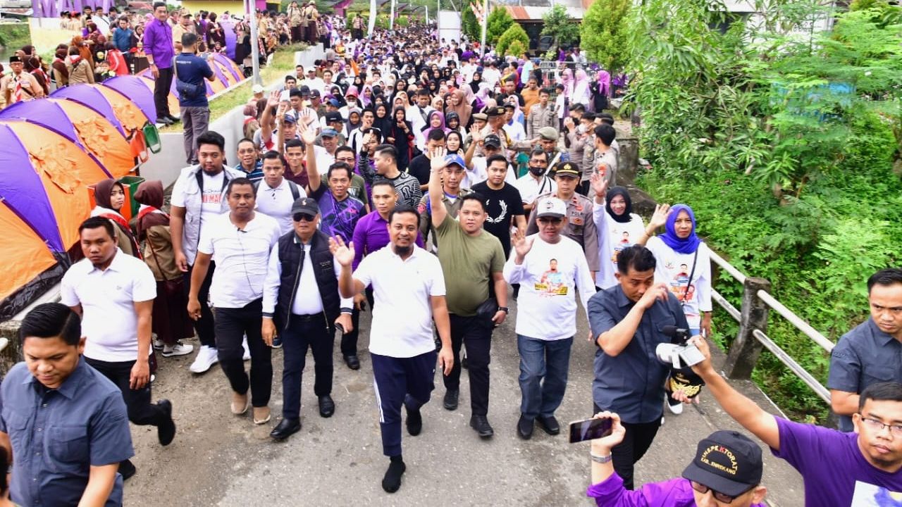 Gubernur Andi Sudirman Bersama Masyarakat Jalan Sulsel Anti Mager di Enrekang