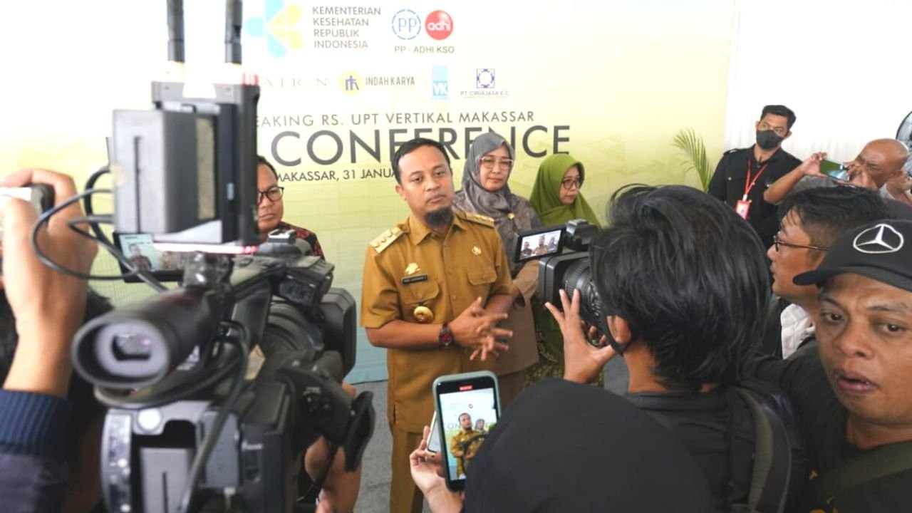 Gubernur Andi Sudirman Sampaikan Duka & Beri Santunan Keluarga Korban Tertabrak Kereta Api