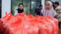 Diskominfo Makassar Salurkan 260 Paket Makanan untuk Pengungsi Banjir Tamalate