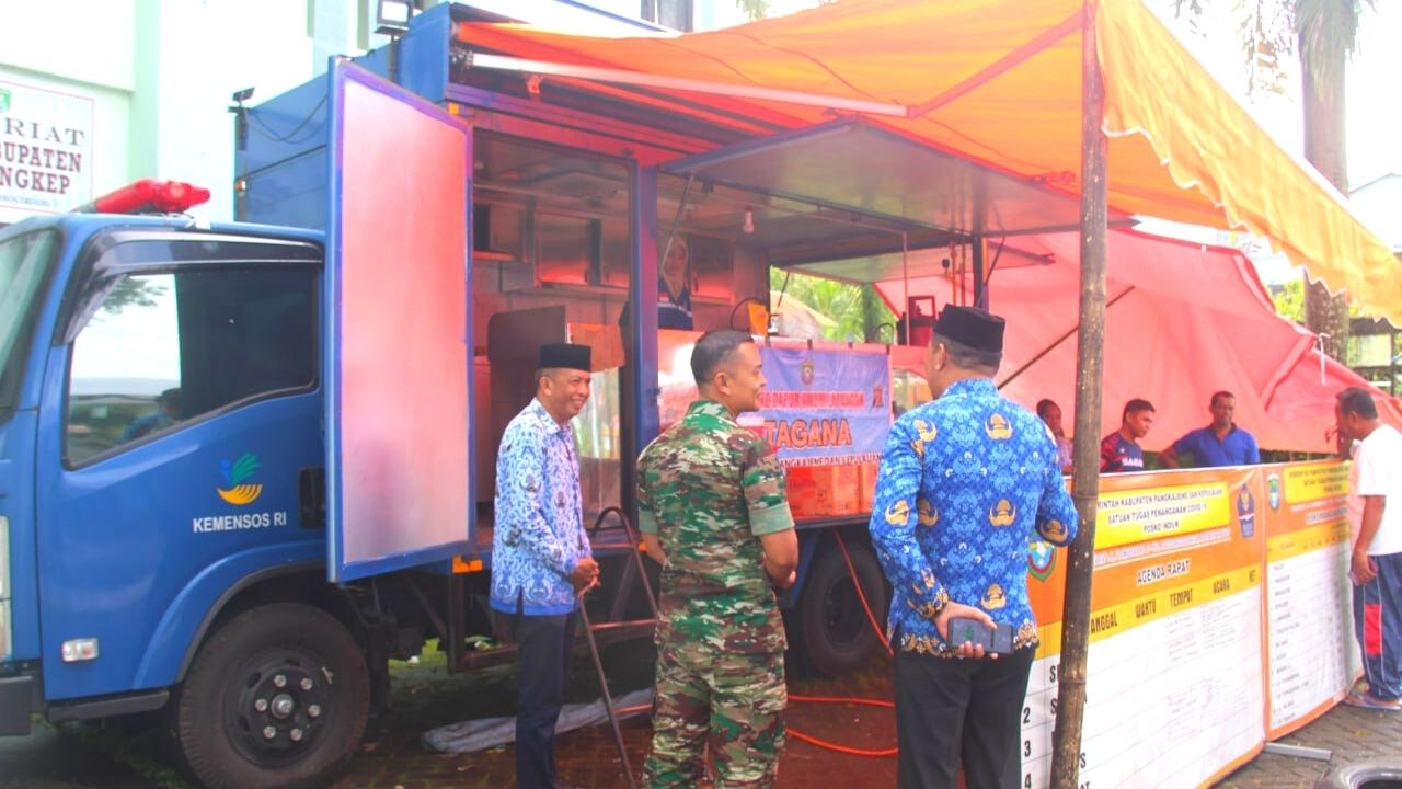 Bencana Banjir Pangkep, Dandim 1421 Tinjau Dapur Umum di Islamic Centre 