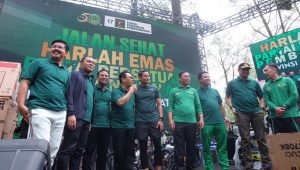 Pererat Persaudaraan, Danny Pomanto Jalan Sehat Bareng Sandiaga Uno