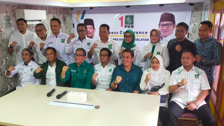 Sejumlah Tokoh dari Berbagai Parpol Gabung PKB Sulsel, Azhar: Masih ada gelombang kedua 5 Sejumlah Tokoh dari Berbagai Parpol Gabung PKB Sulsel, Azhar: Masih ada gelombang kedua