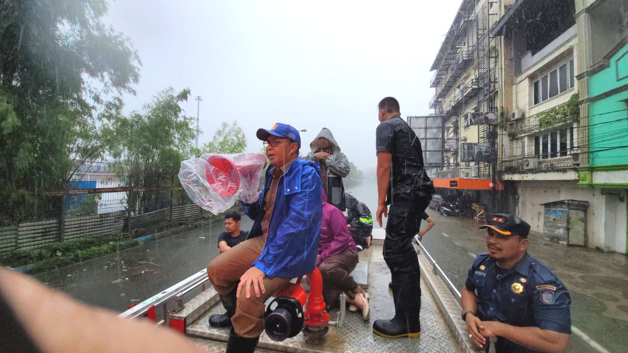 Wali Kota dan Jajaran Turun Langsung Evakuasi Warga Terdampak Banjir di Makassar 2 Curah Hujan Meningkat, Danny Pomanto dan Jajaran Sigap Evakuasi Warga