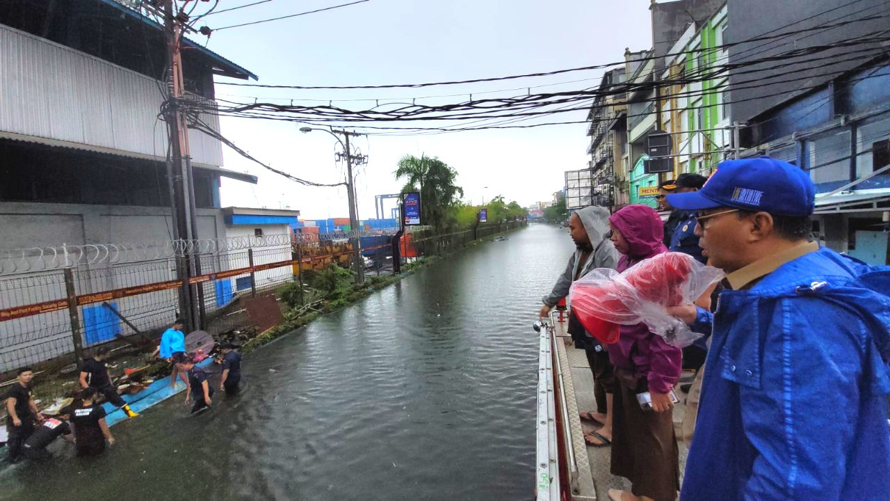Wali Kota dan Jajaran Turun Langsung Evakuasi Warga Terdampak Banjir di Makassar 3 Curah Hujan Meningkat, Danny Pomanto dan Jajaran Sigap Evakuasi Warga