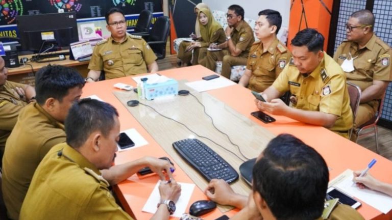 Pimpin Rakor Bersama Lurah, Camat Rappocini Tekankan Jaga Kebersihan & Pengawasan PKL 6 Camat Rappocini