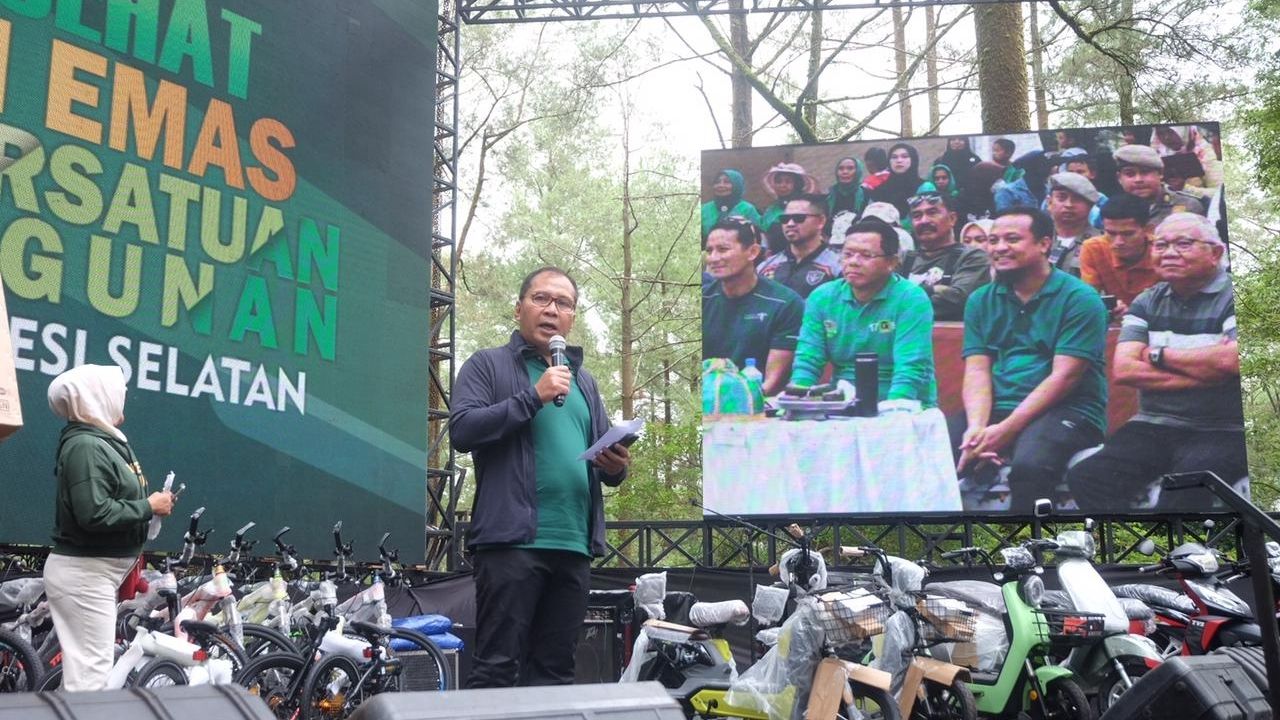 Pererat Persaudaraan, Danny Pomanto Jalan Sehat Bareng Sandiaga Uno 2 Pererat Persaudaraan, Danny Pomanto Jalan Sehat Bareng Sandiaga Uno