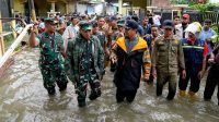 Gubernur Sulsel & Pangdam Hasanuddin Tinjau Banjir di Makassar, Serahkan Bantuan Logistik