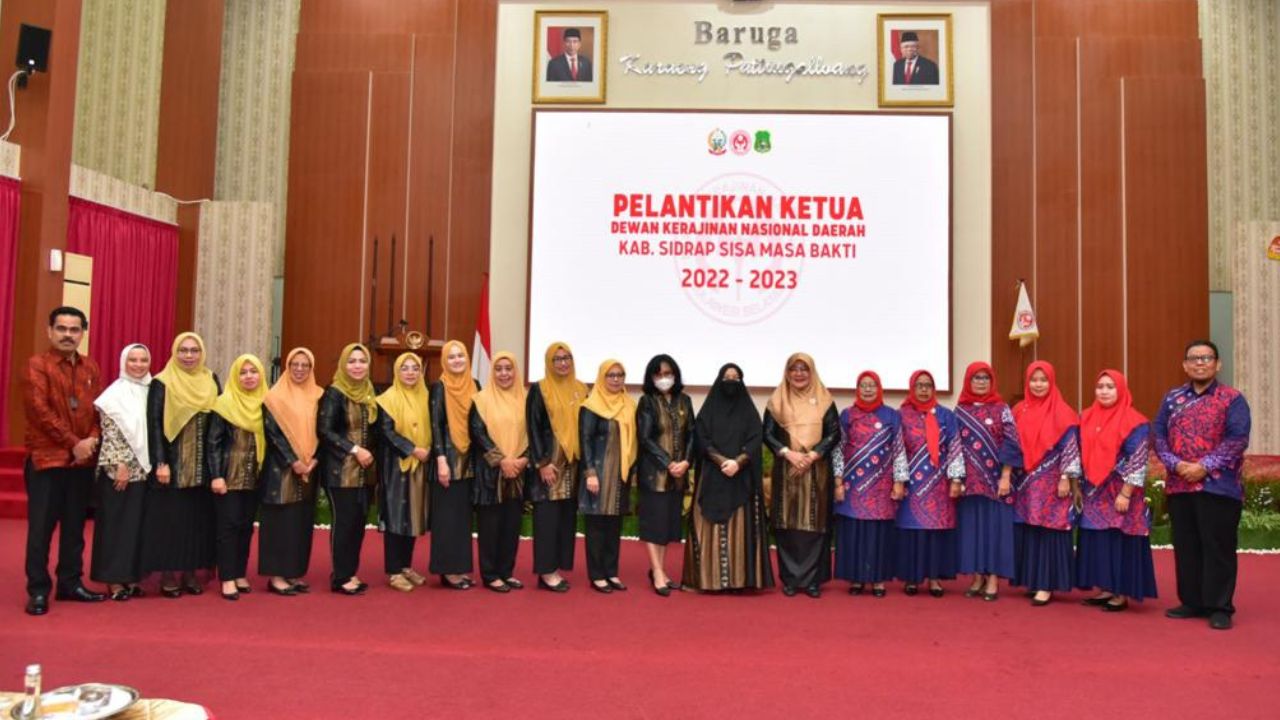 Naoemi Octarina Lantik Suhara sebagai Ketua Dekranasda Sidrap 2 Naoemi Octarina Lantik Suhara sebagai Ketua Dekranasda Sidrap