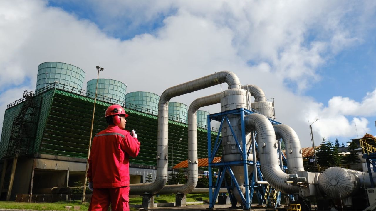 Konsisten Dorong Transisi Energi, PLN Raih Penghargaan Internasional The Best Green Loan 2 PLN