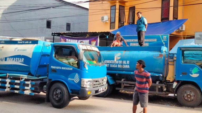 Penuhi Kebutuhan Air Bersih di Posko Bencana, PDAM support pakai Mobil Tangki 4 Penuhi Kebutuhan Air Bersih di Posko Bencana, PDAM support pakai Mobil Tangki