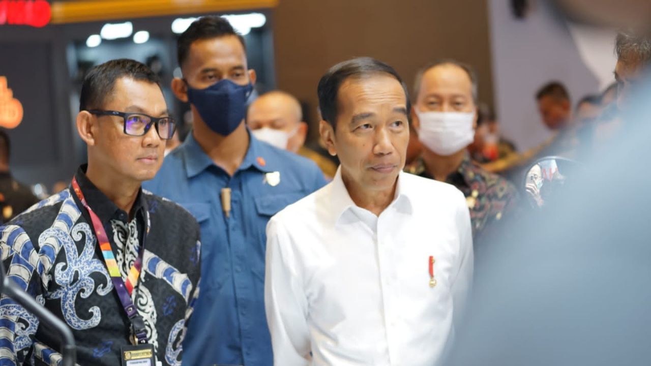The 30th IIMS 2023 Dibuka Presiden, PLN Siap Optimalkan Ekosistem Kendaraan Listrik 2 Kendaraan Listrik