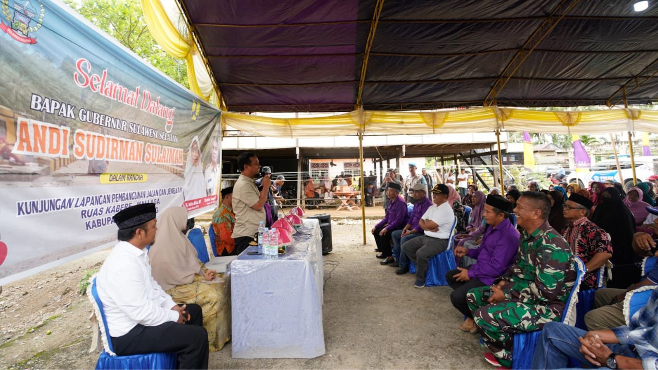 Pemprov Tangani Ruas Kabere, Warga Cendana: Bertahun² Rusak, Terima Kasih Perbaikan Jalannya Pak Gubernur Andi Sudirman 2 Pemprov Tangani Ruas Kabere, Warga Cendana: Bertahun² Rusak, Terima Kasih Perbaikan Jalannya Pak Gubernur Andi Sudirman