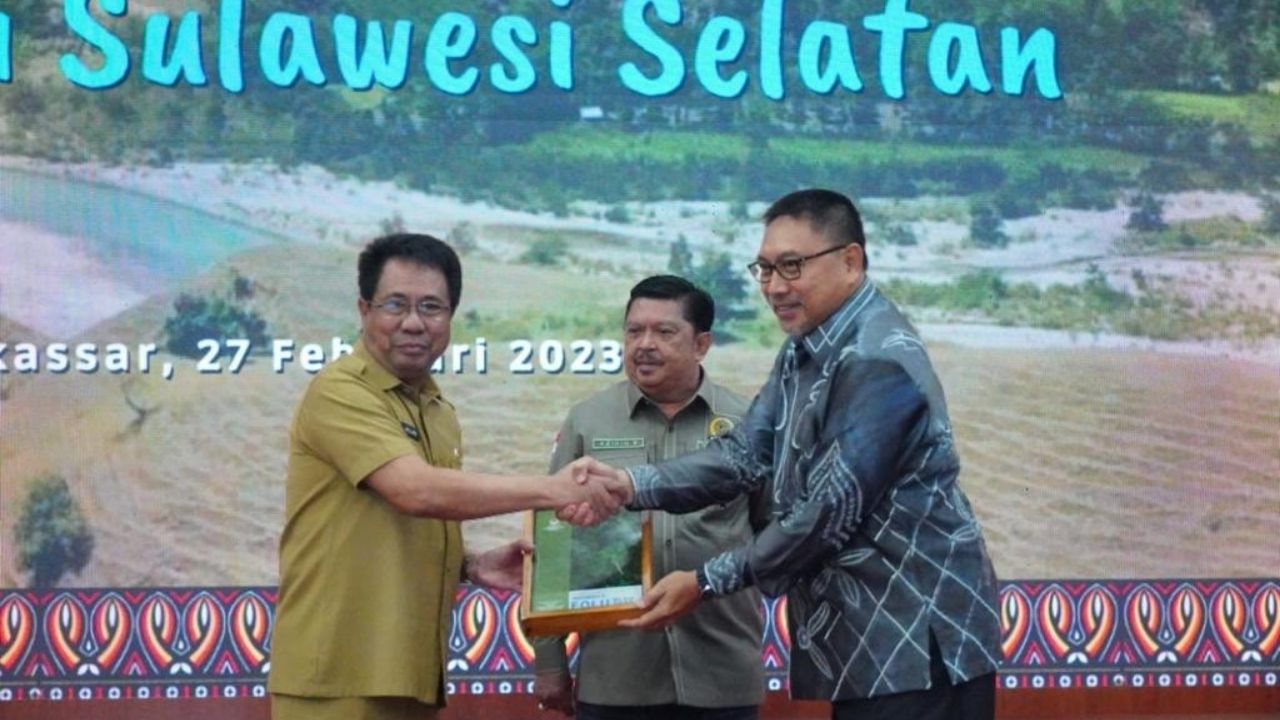 KLHK Lanjutkan Sosialisasi Sub Nasional Indonesia’s FOLU Net Sink 2030 di Sulsel 2 KLHK Lanjutkan Sosialisasi Sub Nasional Indonesia’s FOLU Net Sink 2030 di Sulsel