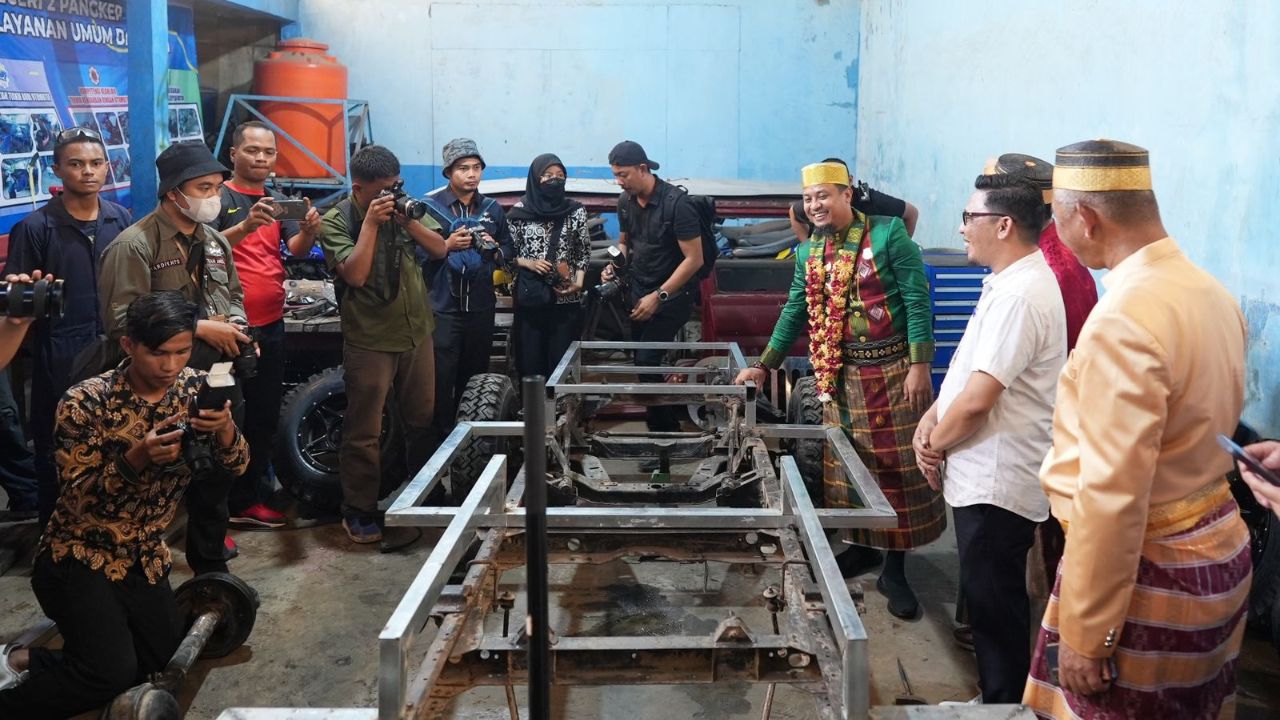 Di Pangkep, Gubernur Andalan Resmikan Bengkel Andalan 3 Sekolah SMK di Sulsel 2 Resmikan Bengkel Andalan, Gubernur Andalan Harap Pelajar SMK Lebih Banyak Bergelut Praktek