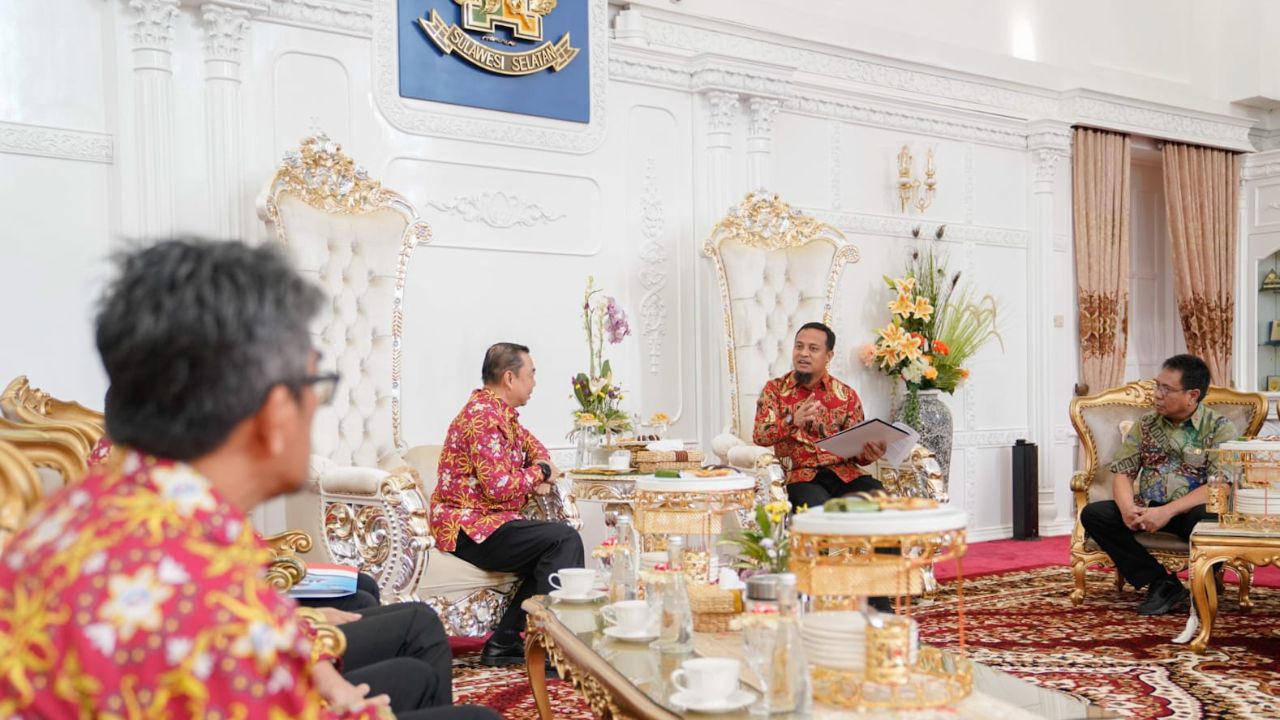 Kepala BPKP Sulsel Serahkan Laporan Hasil Pengawasan Daerah kepada Gubernur Andi Sudirman 2 Dukungan Pemprov Dibutuhkan BPKP dalam Konvergensi Pengawasan di Daerah