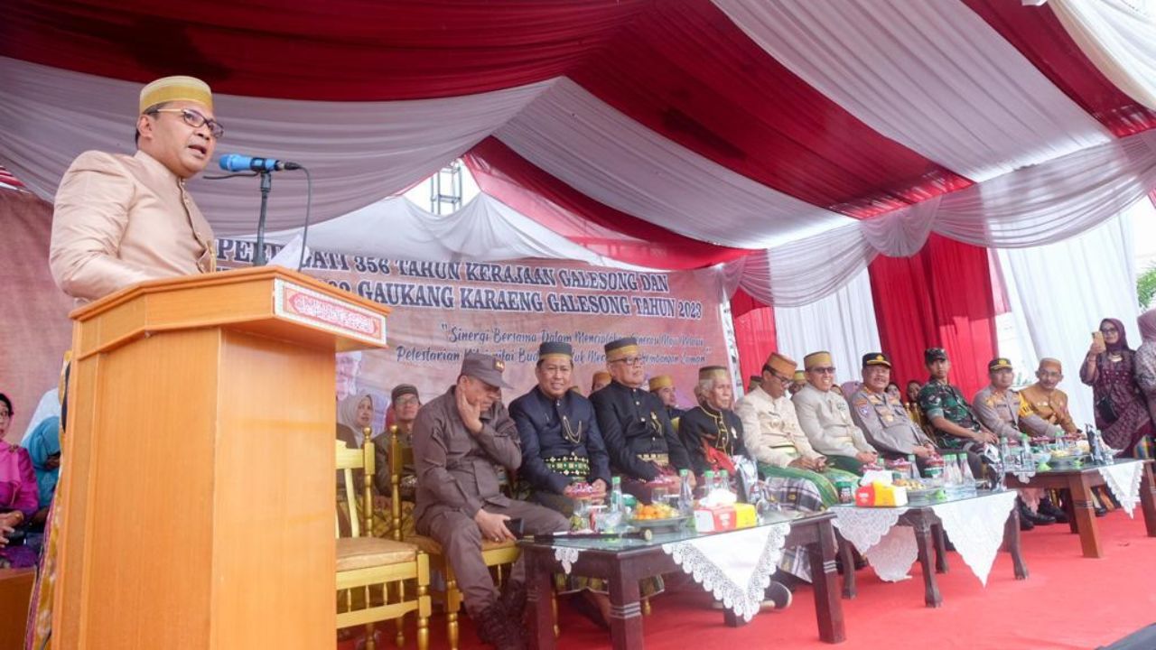 Karaeng Galesong Anugerahi Danny Gelar Adat Kehormatan “Daeng Manaba”
