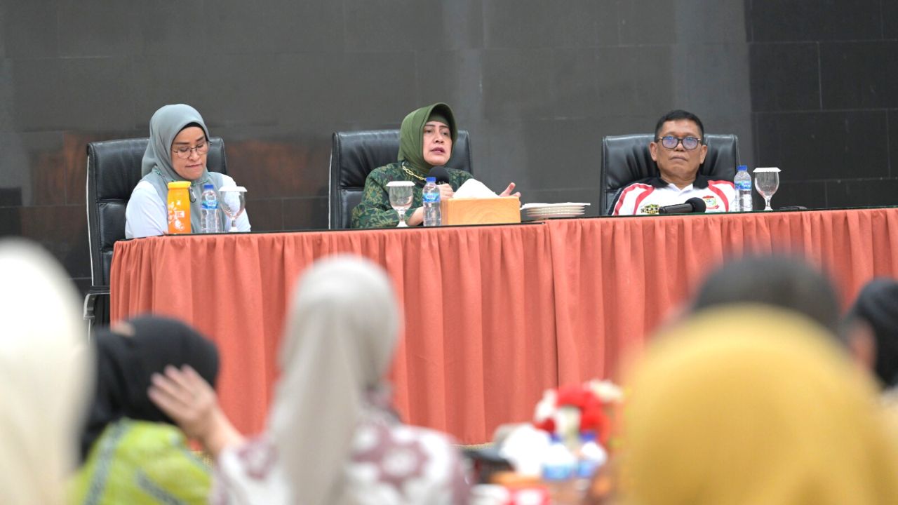 Indira Yusuf Ismail Bersama Kadisdik Makassar Genjot Kepsek Tingkatkan Mutu Sekolah