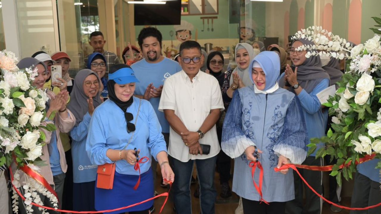 Didampingi Kadisdik Makassar, Bunda PAUD Resmikan Gedung Baru Al Madinah Islamic School