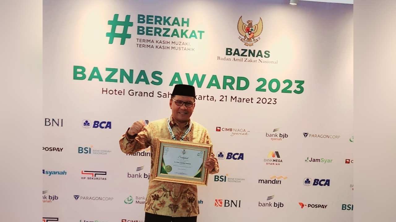 Sejahterakan Umat, Danny Pomanto Raih Penghargaan Baznas Award 2023