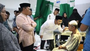 Ketua FKKM, Dokter Udin Bantu Jahit Kepala Korban Reruntuhan Kubah Masjid Ittifaqul Jamaah di RSAL Jala Ammari