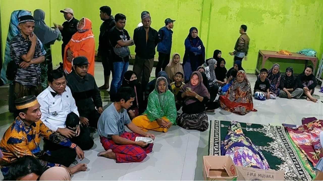 Ketua DPRD Melayat Ke Rumah Duka Korban Tertimpa Pohon
