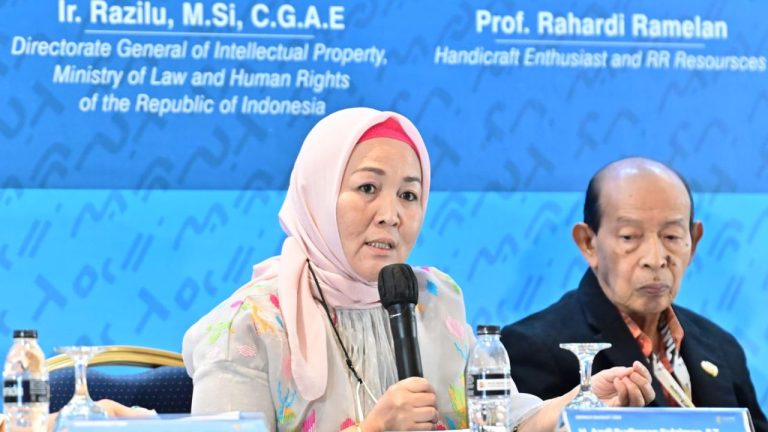 Plt Kadis Kominfo Sulsel Narasumber di Seminar Inacraft 2023, Bahas Warisan Budaya Tak Benda 7 Plt Kadis Kominfo Sulsel Narasumber di Seminar Inacraft 2023, Bahas Warisan Budaya Tak Benda