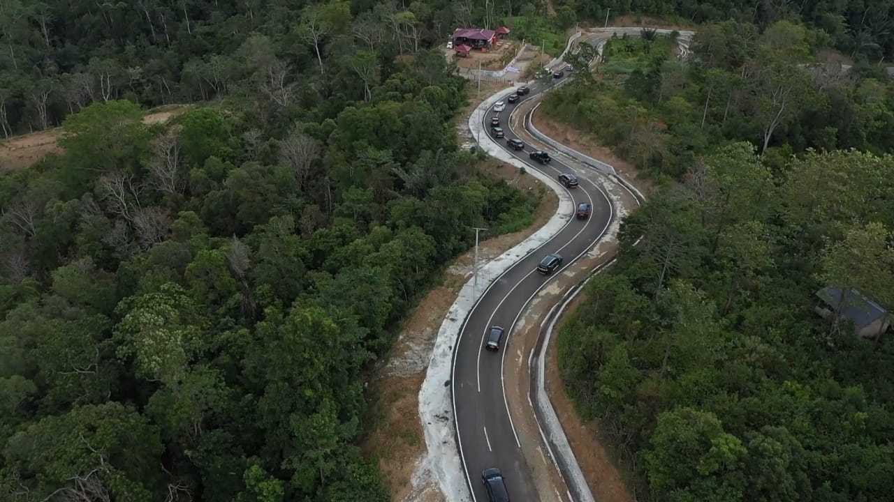 Pembangunan Jalan Ruas Takkalasi - Bainange - Lawo Dilanjutkan untuk 12,1 Km, Saat Ini Pembukaan Lahan 2 Pembangunan Jalan Ruas Takkalasi - Bainange - Lawo Dilanjutkan untuk 12,1 Km, Saat Ini Pembukaan Lahan