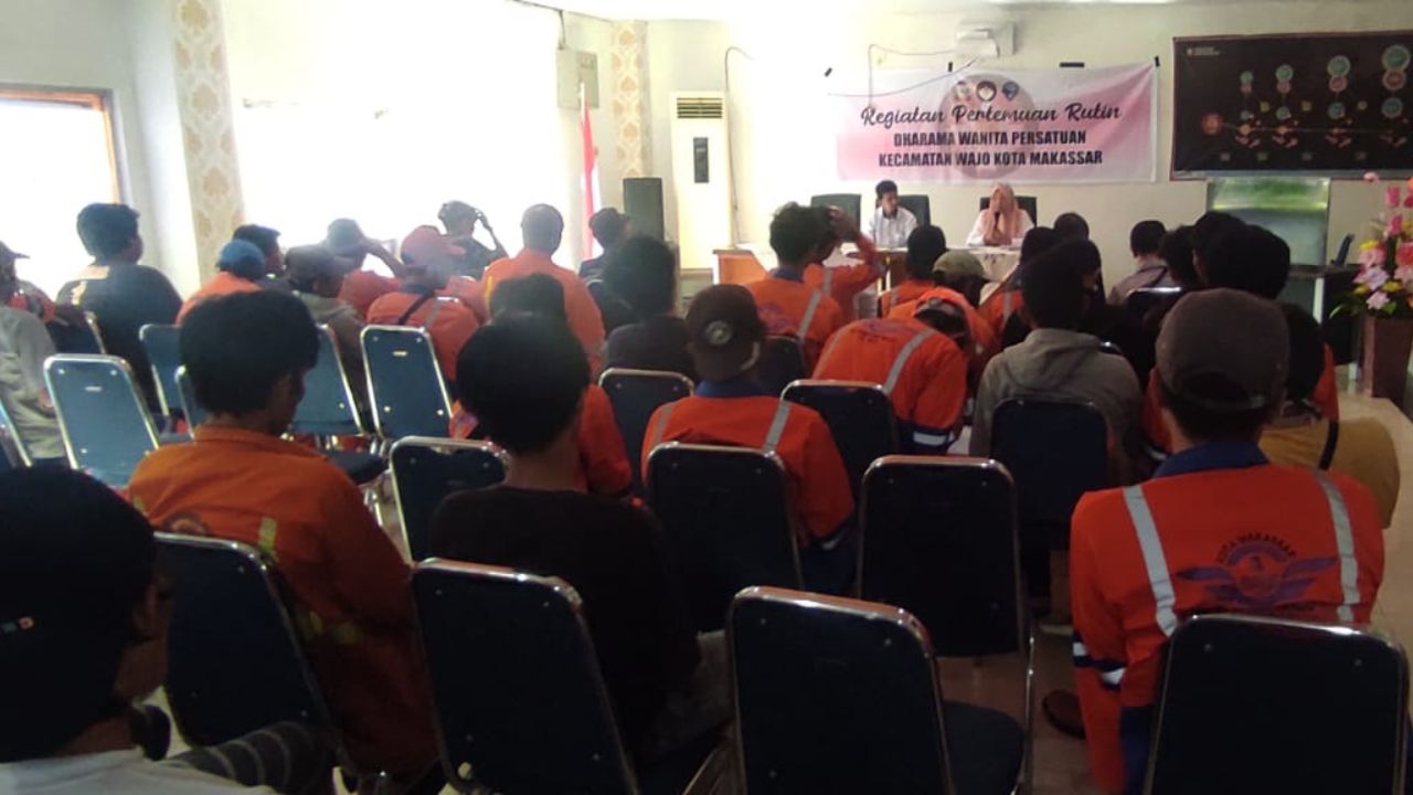 Pimpin Evaluasi Kinerja Petugas Kebersihan, Camat Wajo Tekankan Semua Bekerja Optimal