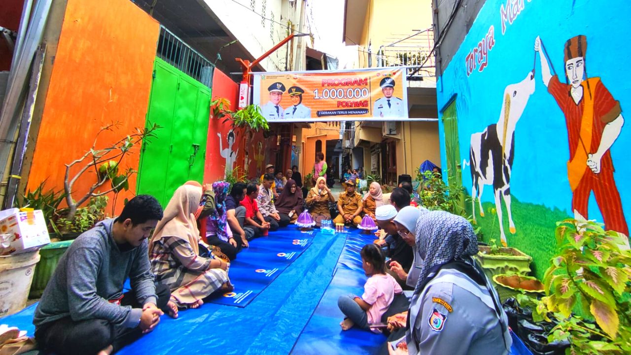 Camat Wajo Edukasi Masyarakat Program 1 Juta Polybag