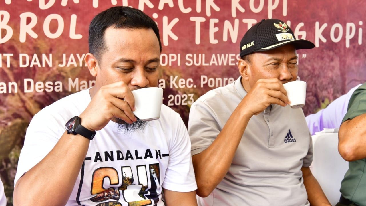 Gubernur Andi Sudirman Bersama Warga Serentak Seruput 1000 Gelas Kopi