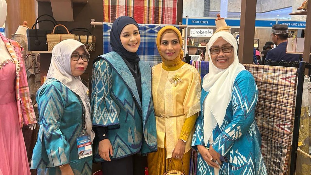 Meriahkan Inacraft 2023, Dekranasda Gowa Perkenalkan Tenun Sutera Lokal 2 Meriahkan Inacraft 2023, Dekranasda Gowa Perkenalkan Tenun Sutera Lokal