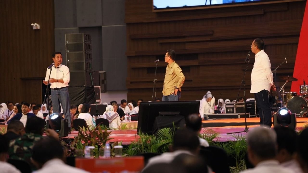 WALHI Sulsel-Danny Pomanto Bicara Solusi Lingkungan dan Kebencanaan di Rakorsus Pemkot Makassar 2023