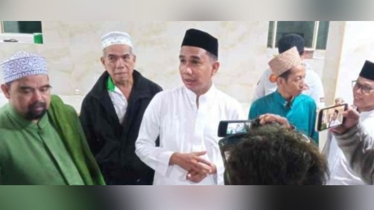 Kunjungi Masjid Ittifaqul yang Kubahnya Roboh, Ketua DPRD Makassar Janji Berikan Santunan