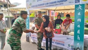 Dandim Pangkep Bersama Ketua Persit KCK Belanja Sembako & Bagikan ke Anggotanya