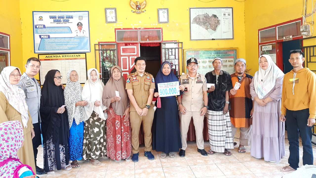 Penyaluran Bantuan BLT-DD Desa Pao, Kades Perioritaskan Kategori Warga Penyakit Menahun