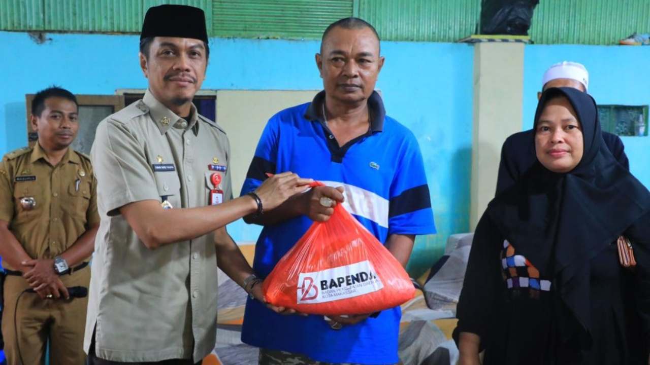 Kaban Bapenda Makassar Gelar Silaturahmi Ke Kelurahan Jongaya Sekaligus Serahkan Paket Sembako