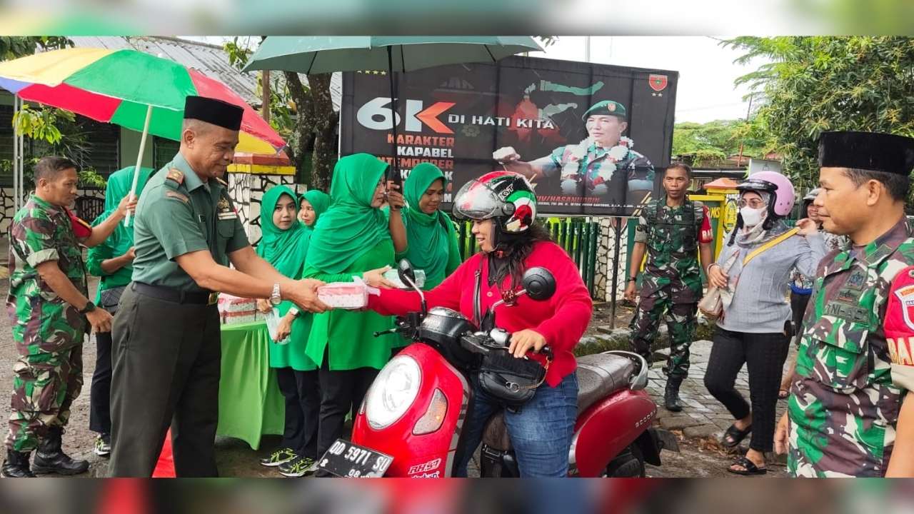 Koramil Makassar Berbagi Kasih di Bulan Ramadhan