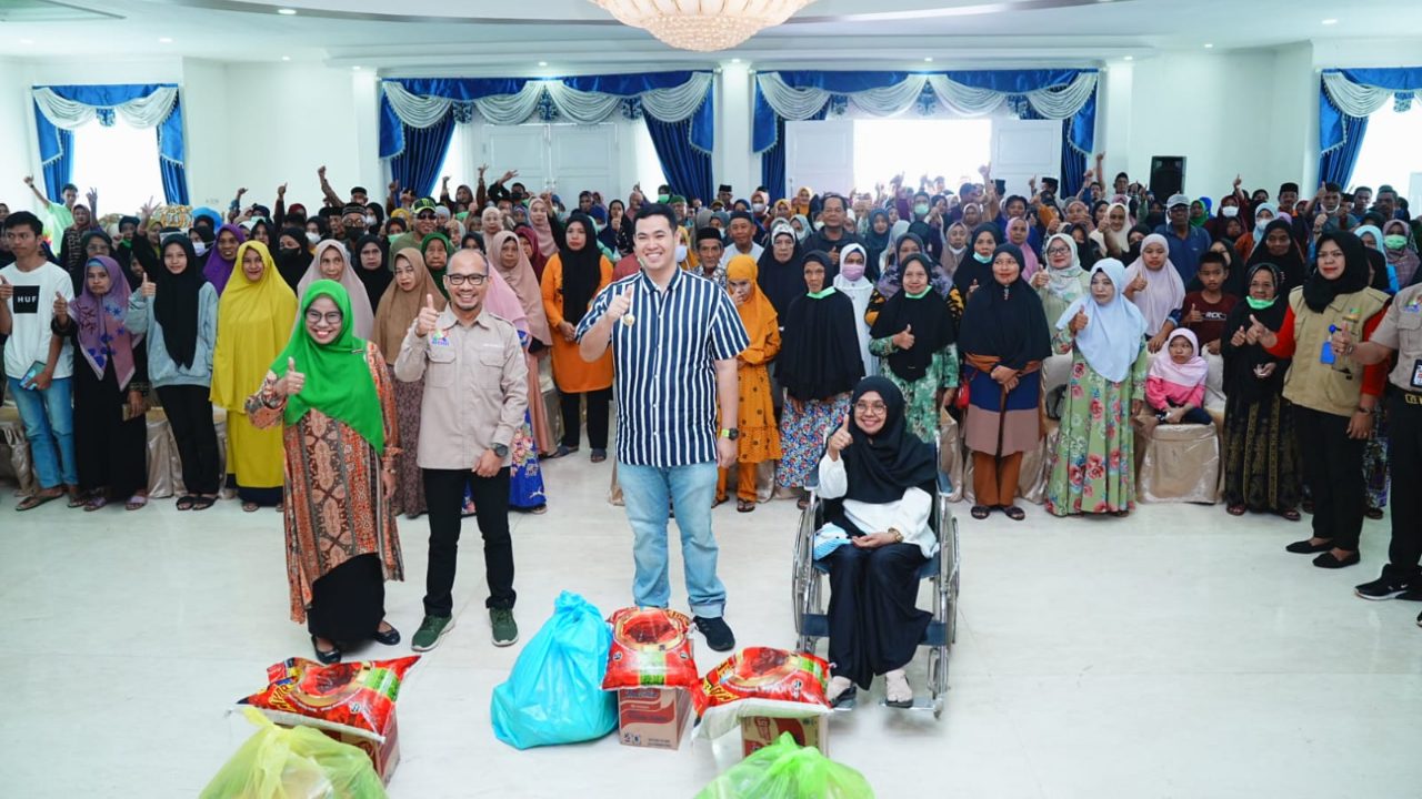 Ratusan Warga Terima Bantuan Paket Sembako, Kerjasama Pamkab Pangkep & Sentra Gau Mabaji