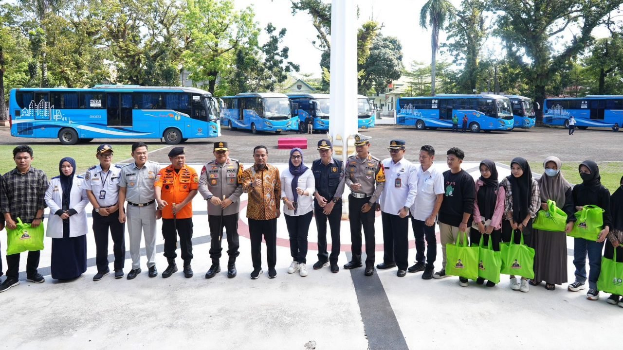 Gubernur Sulsel Lepas 420 Peserta Mudik Gratis Andalan 1444 Hijriyah