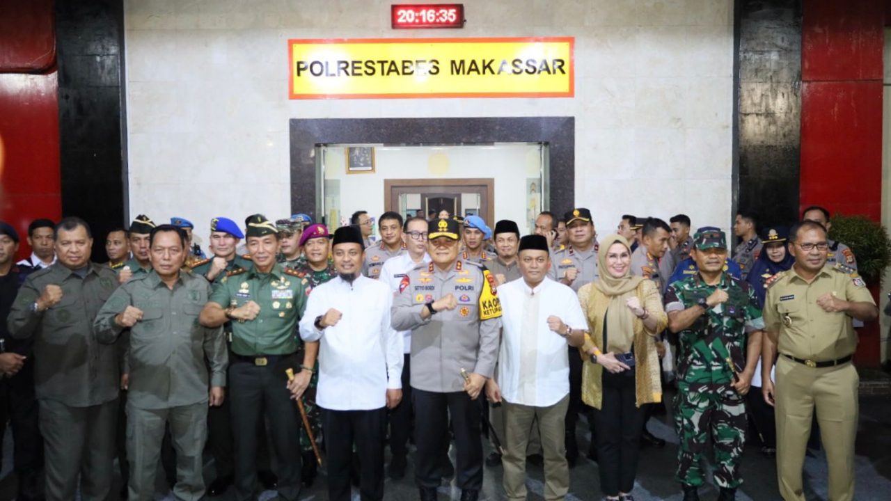 Danny Pomanto Cek Pos Pengamanan Lebaran 1444 Hijriah di Tiga Titik 2 Danny Pomanto Cek Pos Pengamanan Lebaran 1444 Hijriah di Tiga Titik