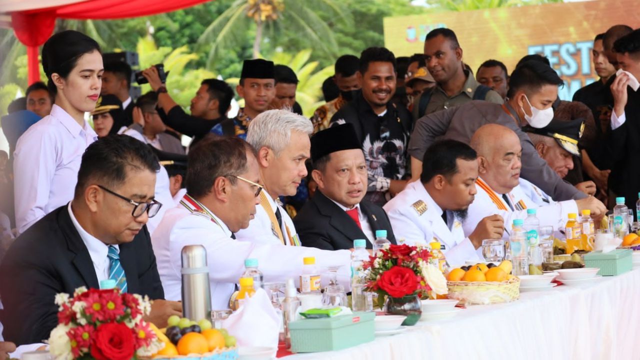 Festival Makassar Kota Makan Enak Warnai Puncak Hari Otda ke- XXVII, Kepala Daerah se-Indonesia Nikmati Coto Makassar 2 Festival Makassar Kota Makan Enak Warnai Puncak Hari Otda ke- XXVII, Kepala Daerah se-Indonesia Nikmati Coto Makassar
